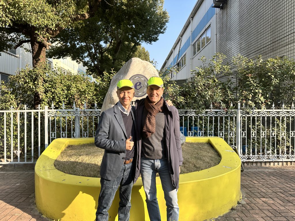 左:艾尼科董事长 Dr. Michael Zhu 右:Redecam CEO Mr. Alberto Pedrinoni