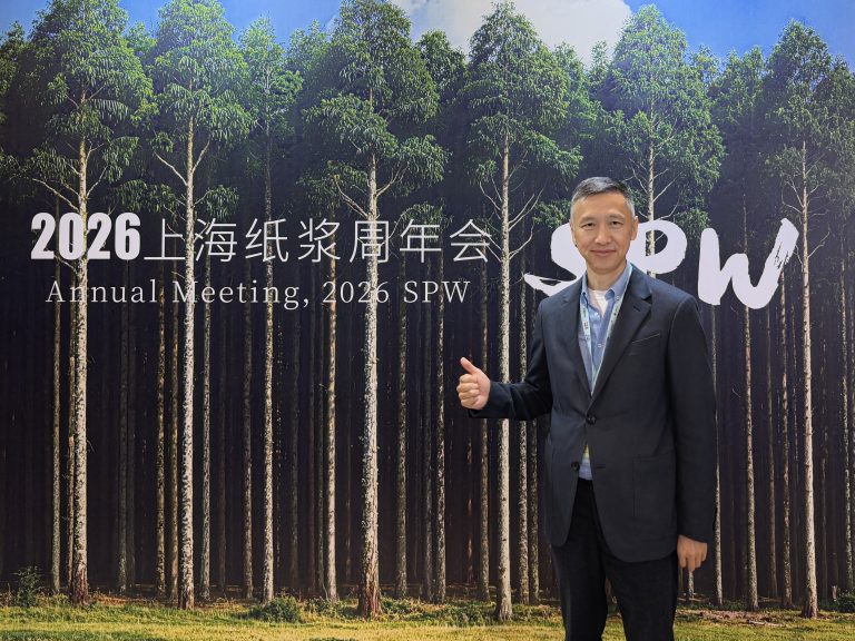 朱合目博士在现场 | 艾尼科Enelco 公司动态 艾尼科与行业伙伴相聚 上海纸浆周现场速递